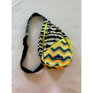 New. Bright Kavu rope sling bag crossbody. Geometric Print with mutliple pouches
